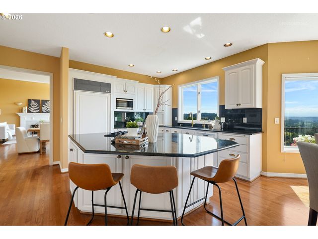 18500 RAY RIDGE Dr, Lake Oswego, OR 97034