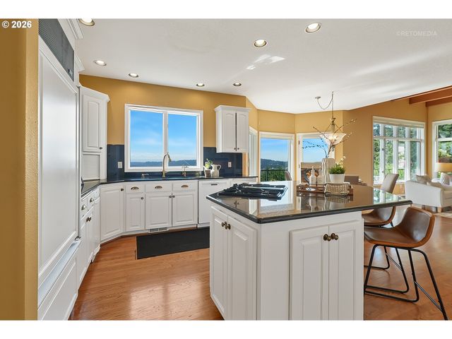 18500 RAY RIDGE Dr, Lake Oswego, OR 97034