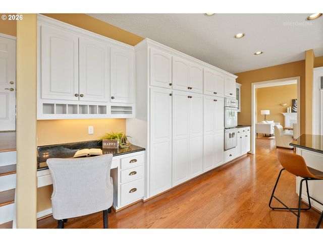 18500 RAY RIDGE Dr, Lake Oswego, OR 97034