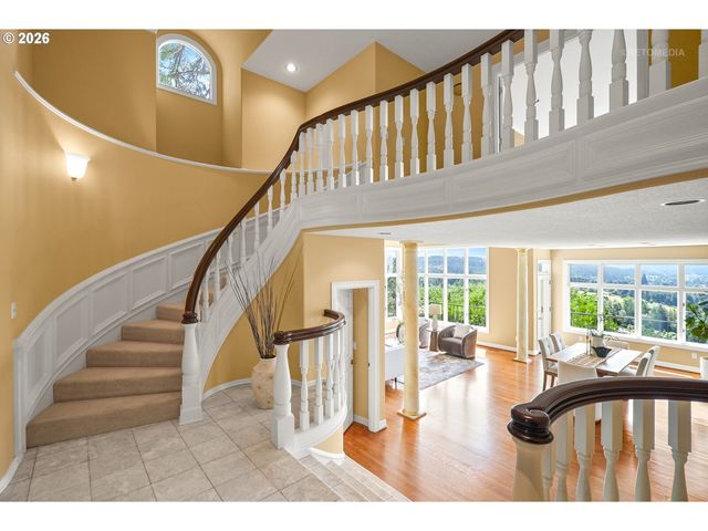 18500 RAY RIDGE Dr, Lake Oswego, OR 97034