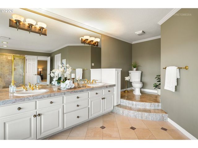 18500 RAY RIDGE Dr, Lake Oswego, OR 97034
