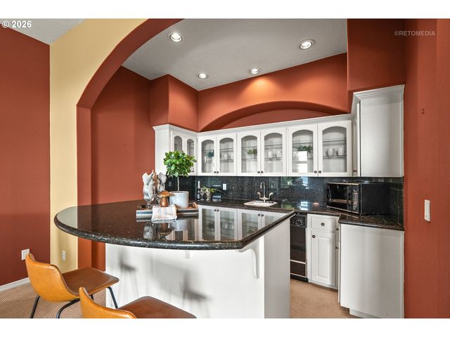 18500 RAY RIDGE Dr, Lake Oswego, OR 97034