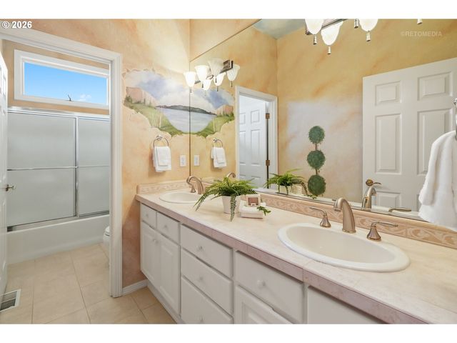 18500 RAY RIDGE Dr, Lake Oswego, OR 97034
