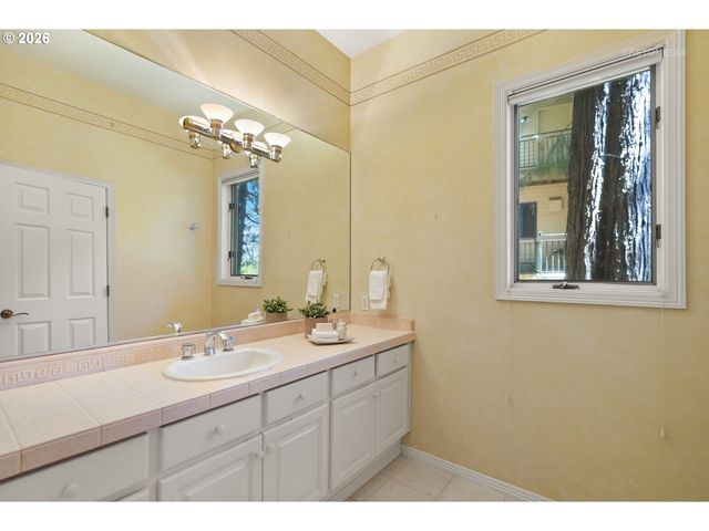 18500 RAY RIDGE Dr, Lake Oswego, OR 97034