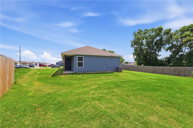 1801 E Annette Drive, Siloam Springs, AR 72761