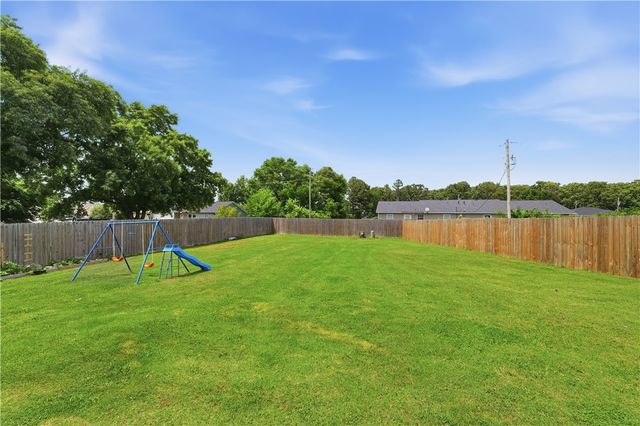 1801 E Annette Drive, Siloam Springs, AR 72761