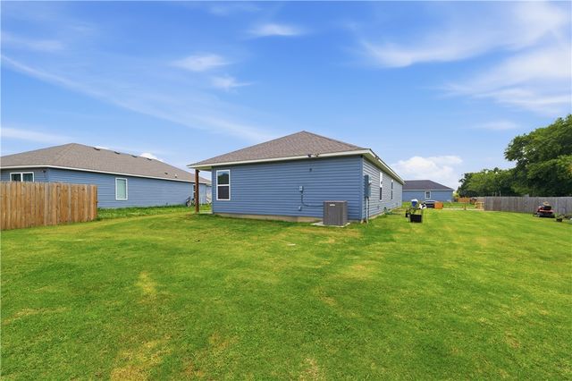 1801 E Annette Drive, Siloam Springs, AR 72761