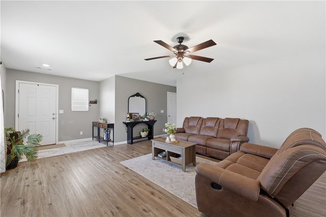1801 E Annette Drive, Siloam Springs, AR 72761