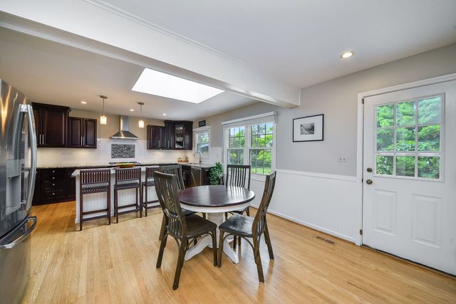 141 Shelley Lane, Wheaton, IL 60189
