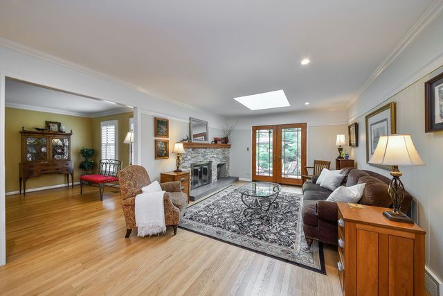 141 Shelley Lane, Wheaton, IL 60189