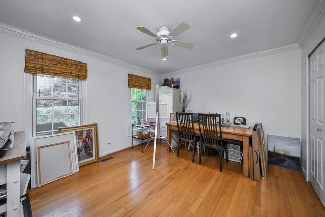 141 Shelley Lane, Wheaton, IL 60189