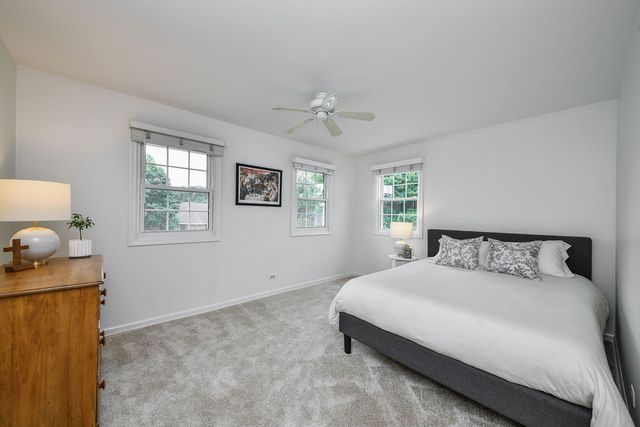 141 Shelley Lane, Wheaton, IL 60189