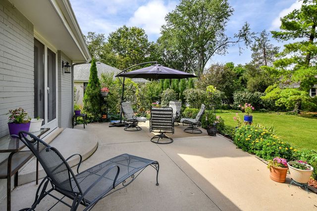 141 Shelley Lane, Wheaton, IL 60189