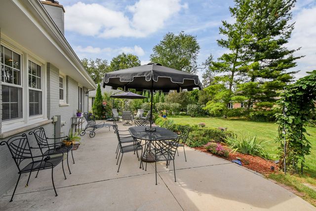 141 Shelley Lane, Wheaton, IL 60189