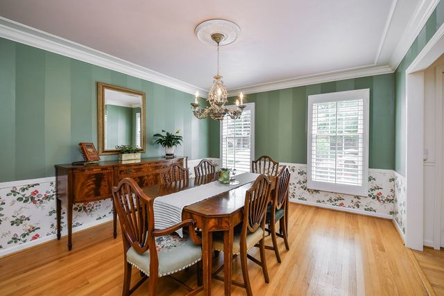 141 Shelley Lane, Wheaton, IL 60189