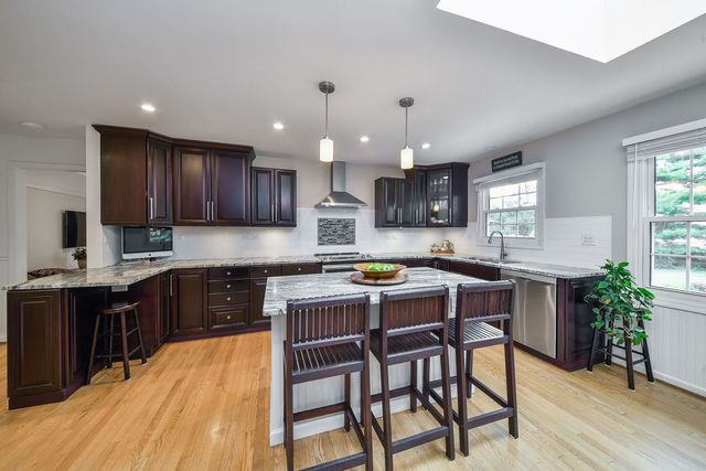 141 Shelley Lane, Wheaton, IL 60189