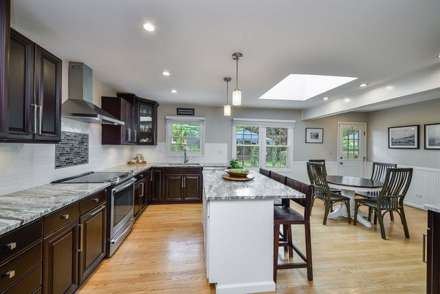 141 Shelley Lane, Wheaton, IL 60189