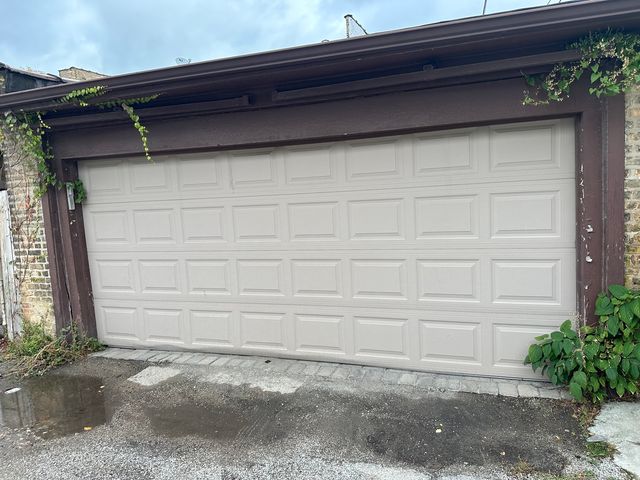 5834 N Maplewood Avenue, Chicago, IL 60659