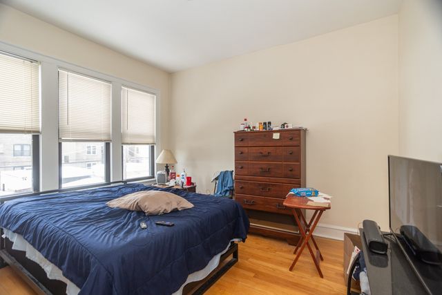 5834 N Maplewood Avenue, Chicago, IL 60659