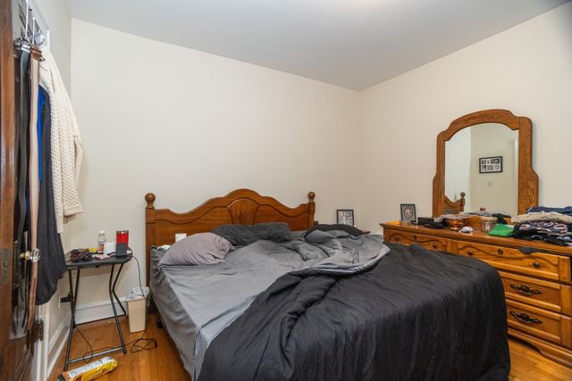 5834 N Maplewood Avenue, Chicago, IL 60659