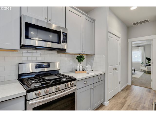 1460 Se 9TH Ave, Canby, OR 97013