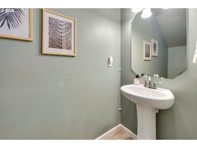 1460 Se 9TH Ave, Canby, OR 97013