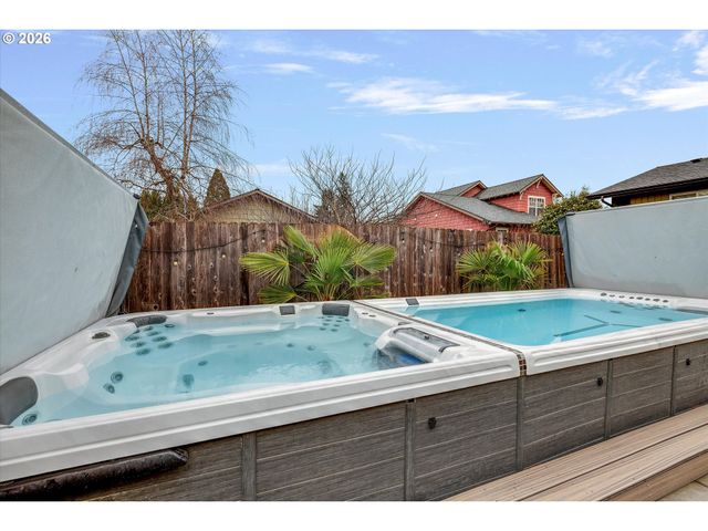 1460 Se 9TH Ave, Canby, OR 97013