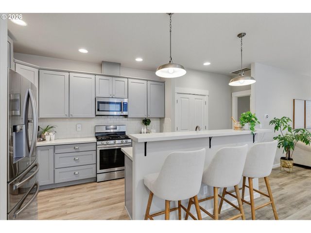 1460 Se 9TH Ave, Canby, OR 97013