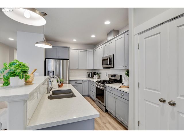 1460 Se 9TH Ave, Canby, OR 97013