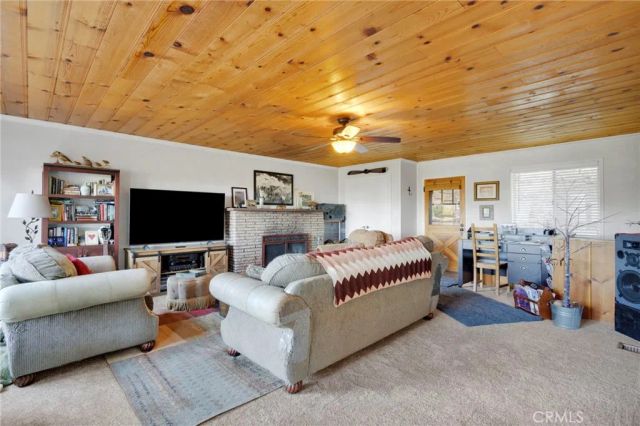 993 Mercury Way, Crestline, CA 92325