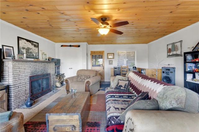 993 Mercury Way, Crestline, CA 92325