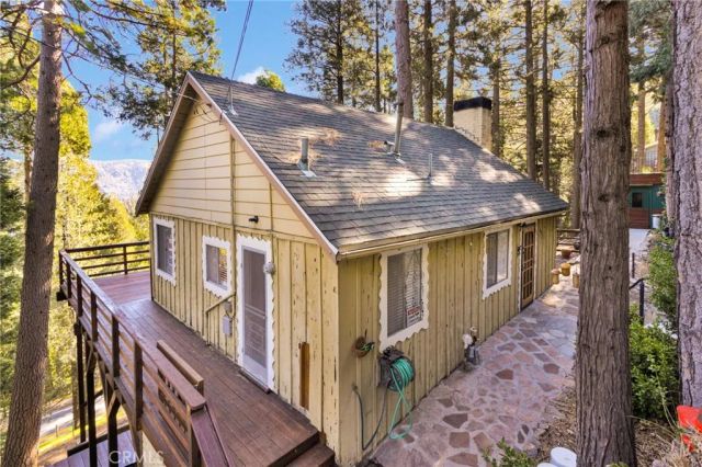 993 Mercury Way, Crestline, CA 92325