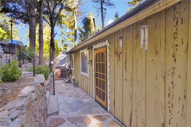 993 Mercury Way, Crestline, CA 92325