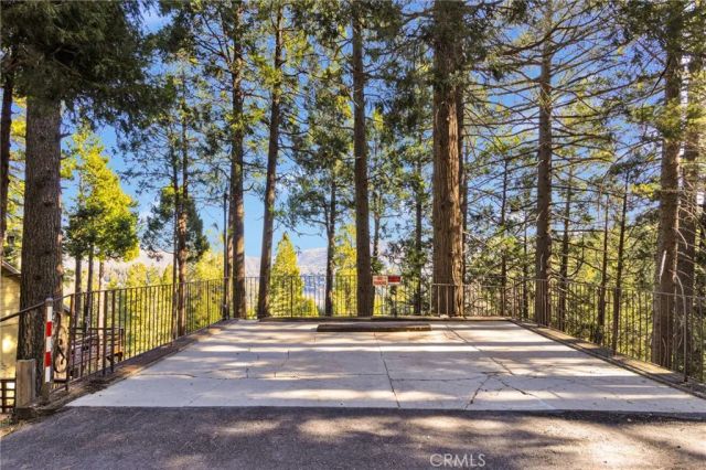 993 Mercury Way, Crestline, CA 92325