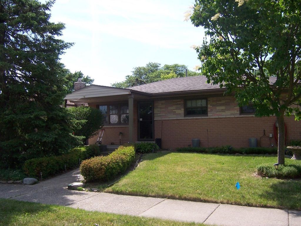 15959 Dugan Street, Roseville, MI 48066