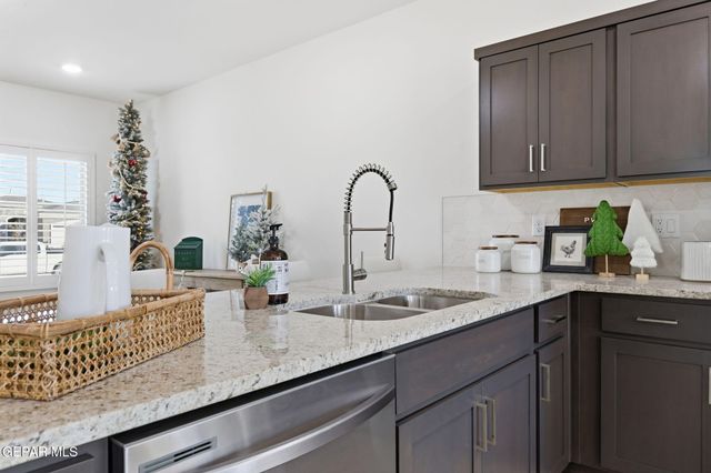 13825 Summer Wave Avenue, El Paso, TX 79928