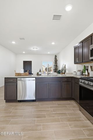 13825 Summer Wave Avenue, El Paso, TX 79928