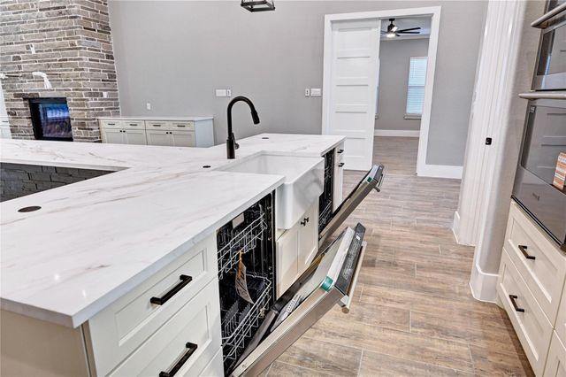 26127 E Crown Crossing Drive, Montgomery, TX 77316