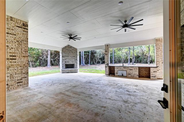 26127 E Crown Crossing Drive, Montgomery, TX 77316