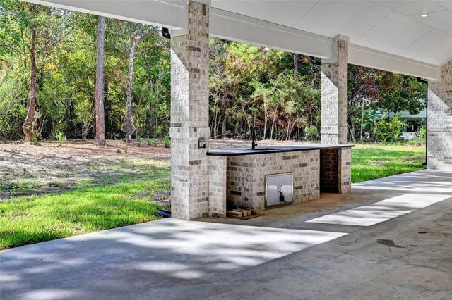 26127 E Crown Crossing Drive, Montgomery, TX 77316