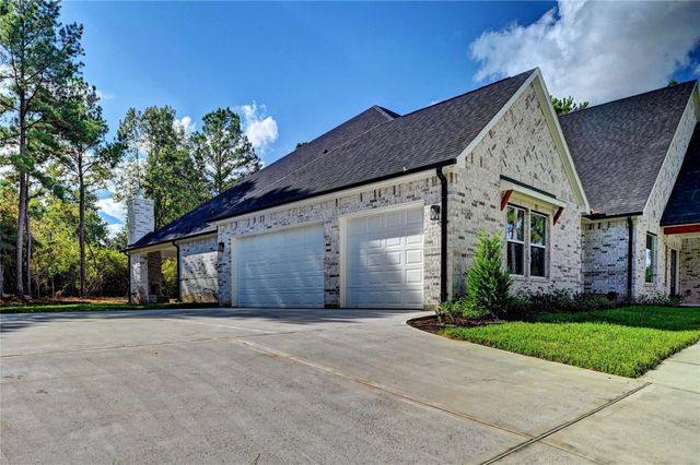 26127 E Crown Crossing Drive, Montgomery, TX 77316