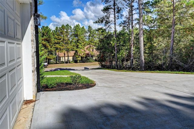 26127 E Crown Crossing Drive, Montgomery, TX 77316