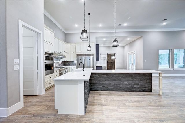 26127 E Crown Crossing Drive, Montgomery, TX 77316