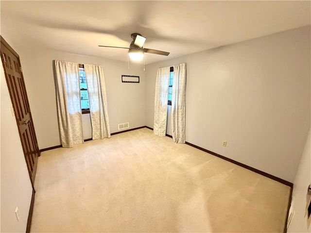 311 Amblewood Cir, Hempfield Twp, PA 15601