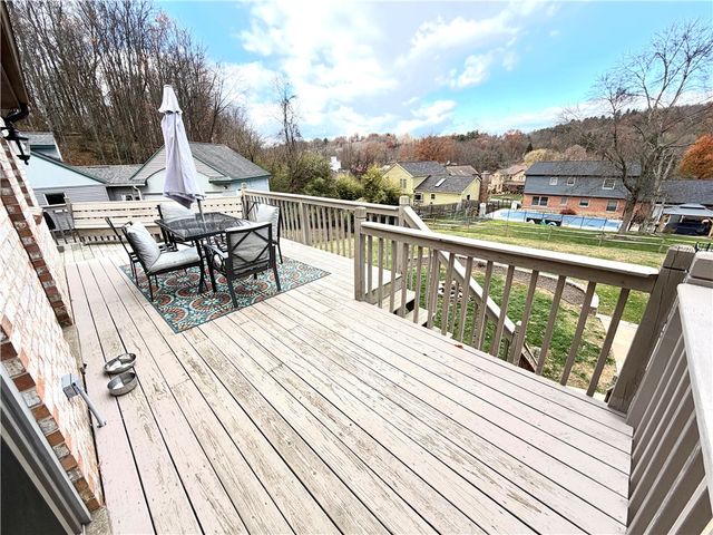 311 Amblewood Cir, Hempfield Twp, PA 15601