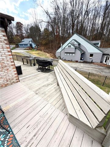 311 Amblewood Cir, Hempfield Twp, PA 15601