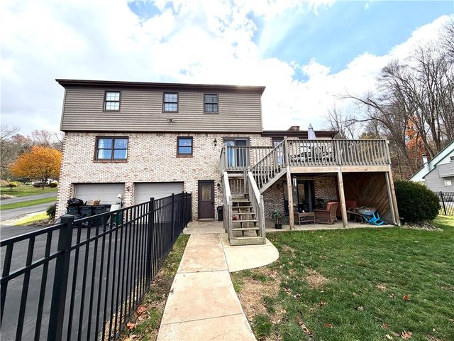 311 Amblewood Cir, Hempfield Twp, PA 15601
