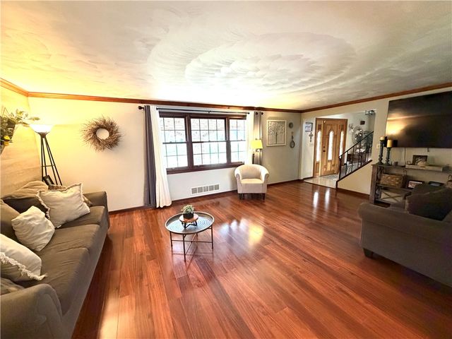 311 Amblewood Cir, Hempfield Twp, PA 15601