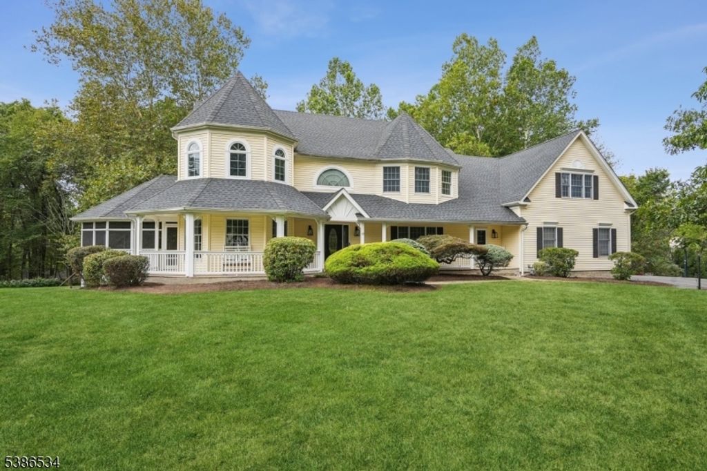 12 Cardinal Way, Raritan Twp., NJ 08822