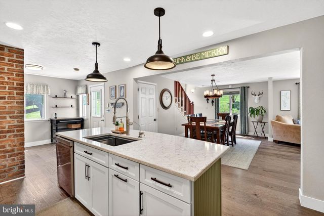 8390 BLOOMING GROVE RD, Glen Rock, PA 17327